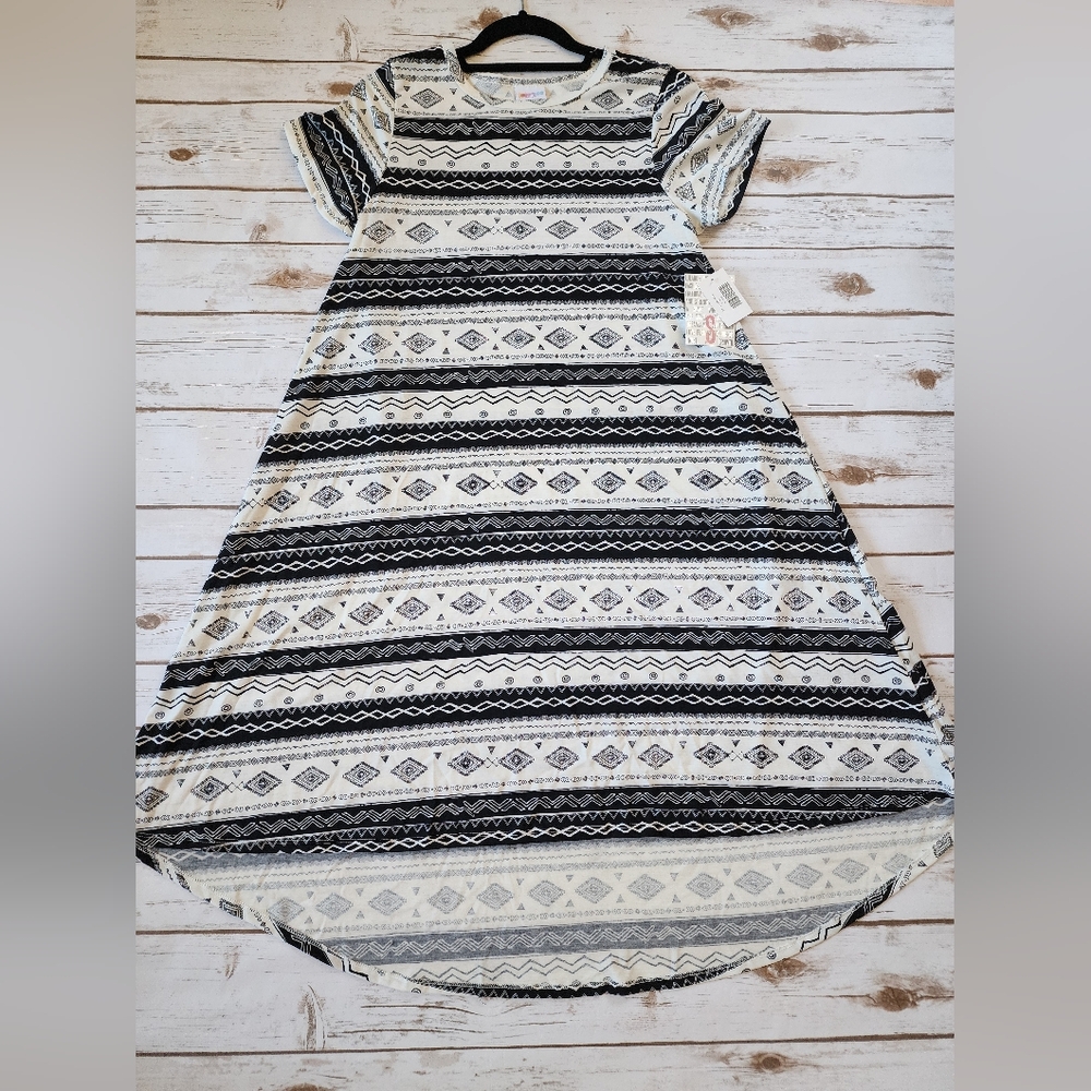 Carly Dress Small LuLaRoe